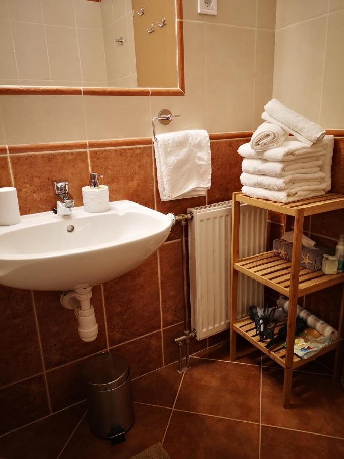 Orsika Hilltop Apartman Eger Ngoại thất bức ảnh