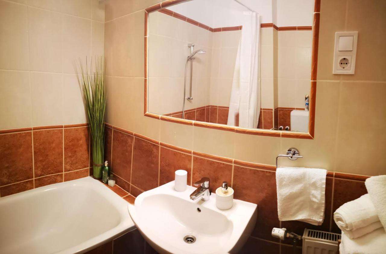 Orsika Hilltop Apartman Eger Ngoại thất bức ảnh